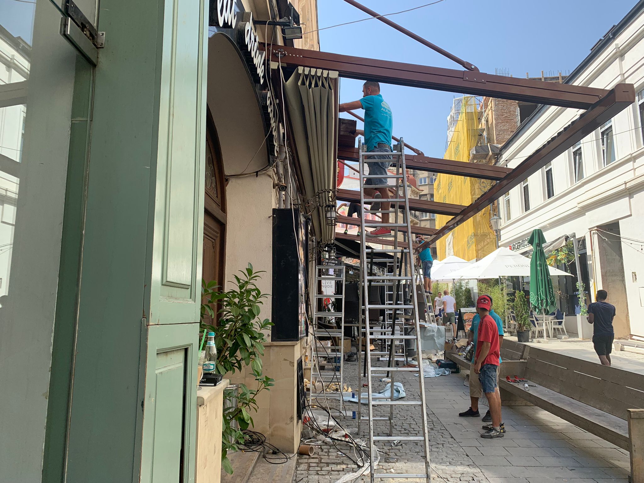 Amenajări terase în București cu pergole retractabile — Soluții premium pentru capitală