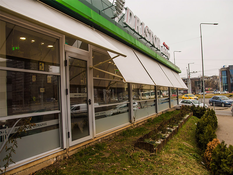 Amenajări terase în Craiova — Pergole retractabile moderne